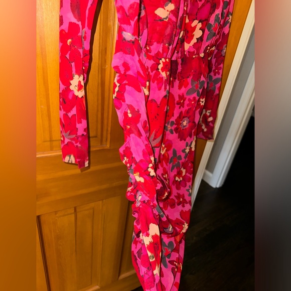 Hope & Ivy Floral Ruched Dress NWT - Picture 4 of 9